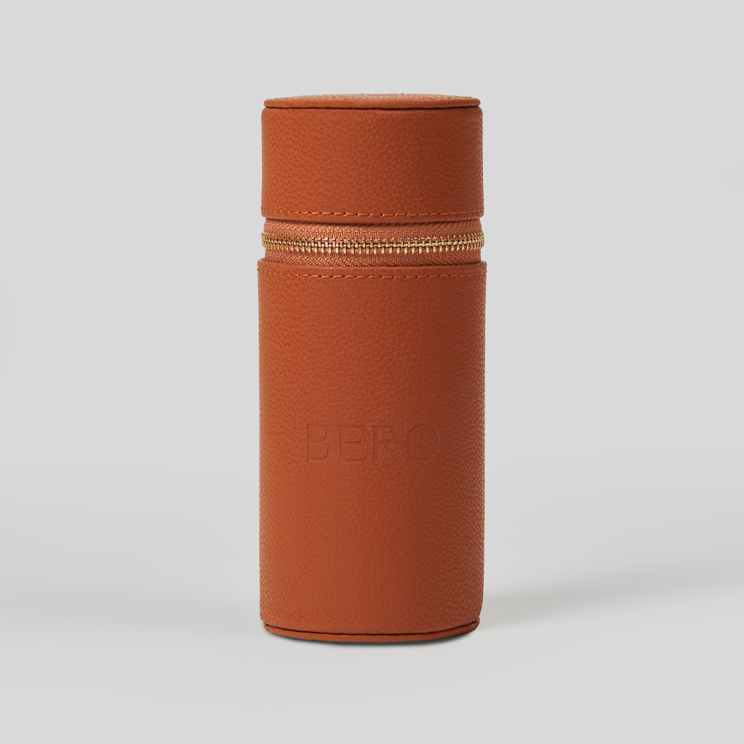 Front of BERO brown leather golf ball holder